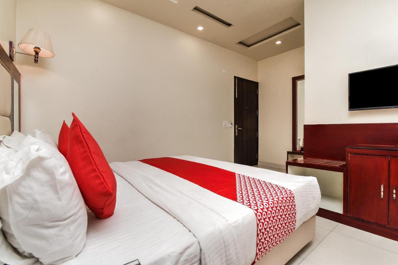 Collection O 76248 Hotel D Crown Nowe Delhi Zewnętrze zdjęcie